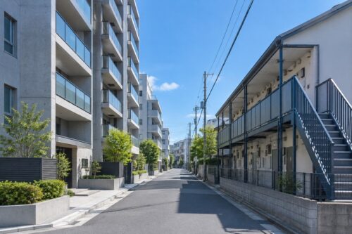 マンションとアパートの外観